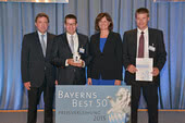 Thomas e Claus Guglhör ricevono un premio dal ministro dell'Economia Ilse Aigner